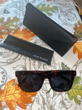 Jade Black Women's Tortoiseshell Sunglasses - Classic Frame